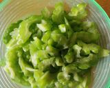 Foto langkah ke 1 dari resep Oseng Pare, Kacang Panjang Tempe.