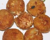A picture of step 4 of Cheezy balls.