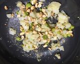 A picture of step 4 of Sabudana khichdi.