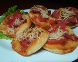Foto langkah ke 8 dari resep Pizza Mini Rumahan.