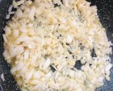 Foto del paso 3 de la receta: Arroz negro con sepia y gambas