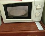 Foto del paso 3 de la receta: Papas fritas crocantes saborizadas en microondas súper rápidas