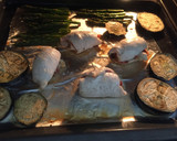 Foto del paso 6 de la receta: Rollitos de pollo con jamón, espárragos trigueros y berenjena