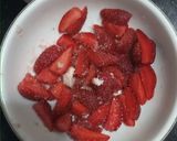 Foto langkah ke 1 dari resep Strawberry Cheesecake.