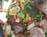 Foto del paso 1 de la receta: Salteado de 9 verduras con noodles de arroz y salsa soja