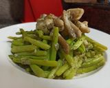 Hình bước làm 2 của món Măng tây xào ốc móng tay