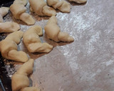 Foto del paso 7 de la receta: Medialunas de manteca fáciles y esponjosas