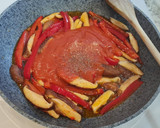Foto del paso 3 de la receta: Solomillo de cerdo con pimientos y setas shiitake