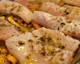 Foto del paso 4 de la receta: Pescado con papas y verduras al horno!!