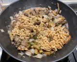 Une image de l'étape 9 de Nouilles udon au bœuf et légumes.