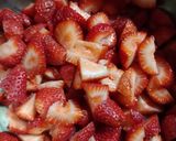 Foto del paso 1 de la receta: Helado de frutilla/fresa 🍓 sin crema 💚🍧
