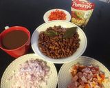 Foto del paso 3 de la receta: Frejoles Negros con Arroz Blanco y Huevo Escalfado a lo Carmelita