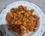 Foto langkah ke 1 dari resep Kupas kulit almond.