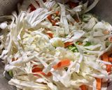 Foto del paso 2 de la receta: Wraps integrales de repollo, zanahoria y puerro