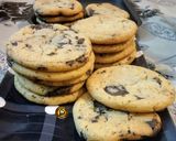 A picture of step 4 of Chocolate chip cookies.