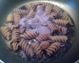 Foto del passaggio 8 della ricetta Fusilloni con cavolfiore viola e ragù di tastasale