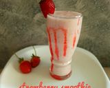A picture of step 3 of Strawberry Smoothie.