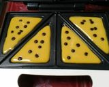 Foto langkah ke 2 dari resep Kue Cubit Pandan & Durian with Sandwich maker.