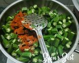 A picture of step 2 of Methi Bhindi Masala.