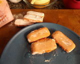 Foto del paso 1 de la receta: Fantasía de bizcochos rosados, fruta y crema de queso