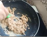 A picture of step 1 of Aata halwa.