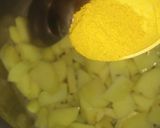 A picture of step 3 of Poori wali aloo ki tarkari.