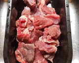 Foto del paso 2 de la receta: Guiso de buey al vino tinto 🐂