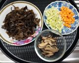 รูปขั้นตอนการทำที่ 1 ของ ซุปเห็ดหูหนูดำ(สไตล์เสฉวน)