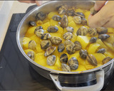 Foto del paso 4 de la receta: Patatas con almejas