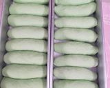 Foto langkah ke 5 dari resep Roti Pandan Empuk Tanpa Ulen Tanpa Telur.