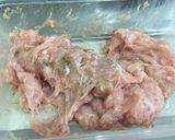 รูปขั้นตอนการทำที่ 1 ของ หมูทอดใบตำลึง