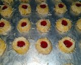 Foto langkah ke 4 dari resep 52. Thumbprint cookies.