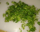 A picture of step 2 of Green chatni/Dhanya chatni.