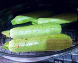 Foto del paso 5 de la receta: Calabacines asados al horno con guindilla picantes