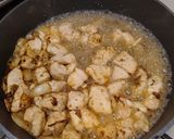 Foto del passaggio 4 della ricetta Bocconcini di pollo allo champagne con zafferano