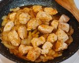 Foto del paso 3 de la receta: Salteado de pavo con champiñones al pimentón
