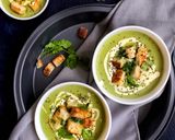 Creamy garlic-leek soup with crispy croutons.... রেসিপির ধাপ 6 ছবি