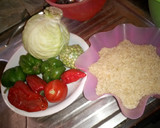 A picture of step 1 of Fried rice with vegetable source and cucumber juice.