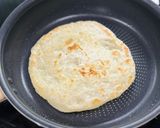 Hình bước làm 1 của món Bánh paratha cuộn xà lách & phomai