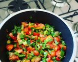 Foto del paso 1 de la receta: Ravioles con salsa de tomate sobre colchón de lechuga