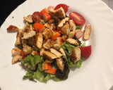 Foto del paso 2 de la receta: Ensalada de pollo fácil ✨
