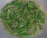Foto langkah ke 3 dari resep Kacang panjang tumis jamur.