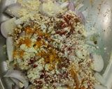 A picture of step 1 of Onion ke crispy pakode.