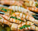 Hình bước làm 4 của món Tôm Nhồi Bơ Tỏi Ngò Tây Đút Lò