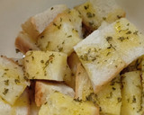 Foto langkah ke 2 dari resep Simple Croutons.