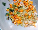 கோஸ் கேரட் பட்டாணி பொரியல் ரெசிபி ஸ்டேப் 2 புகைப்படம்