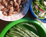 Foto langkah ke 1 dari resep Buncis cumi cabe rawit.