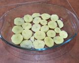 صورة لخطوة 2 من وصفة صينية البطاطس والمكرونة بالبشاميل