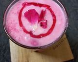 A picture of step 3 of Rose lassi.