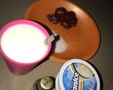 A picture of step 1 of Strawberry milkshake.